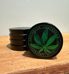 Zwart met groen grinder
