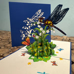 Pop-up kaart met libelle, bloemen en vlinders