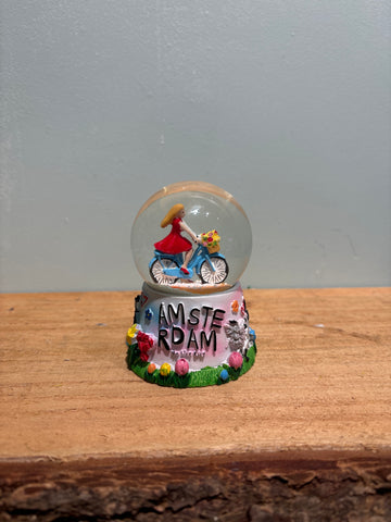 Sneeuwbol (dame op fiets)
